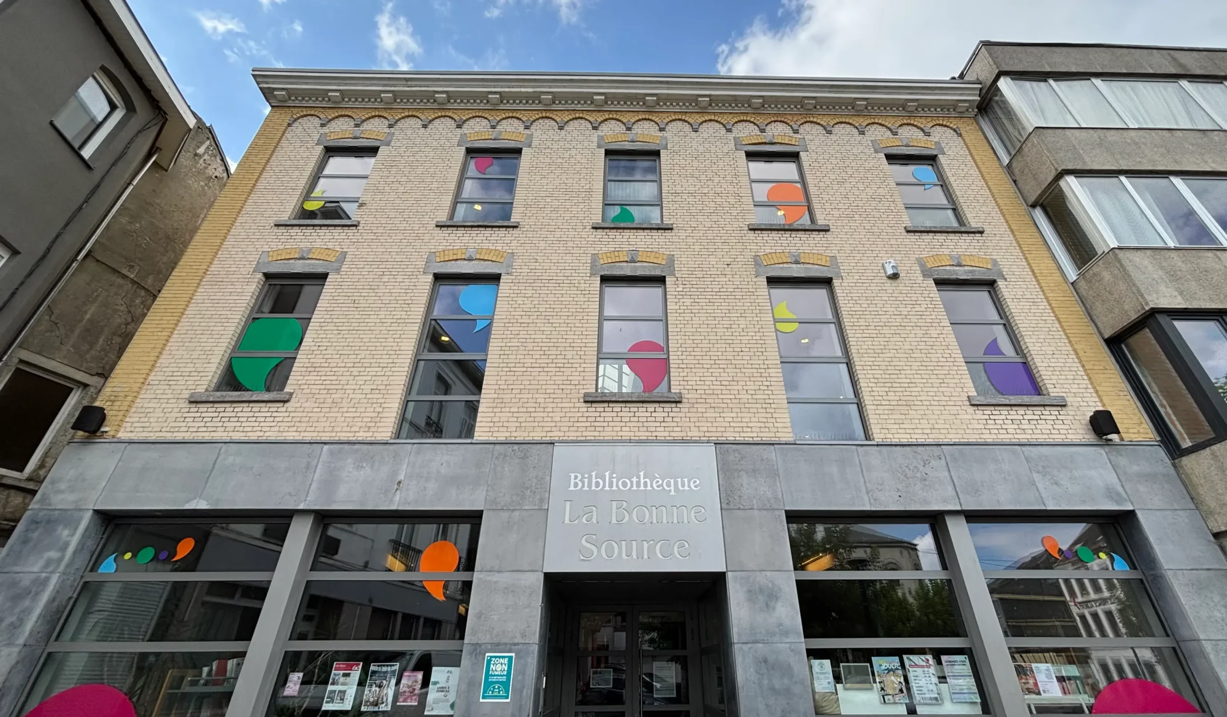 Façade extérieure de la bibliothèque de Fleurus